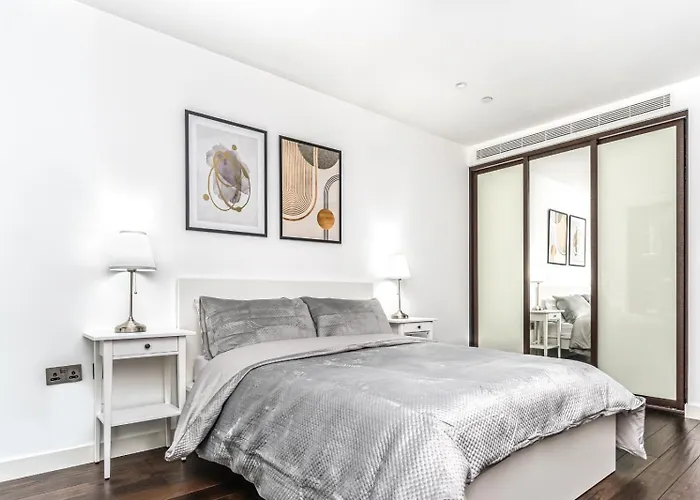 Stunning 2 Bedroom Apartment In Tower Hill